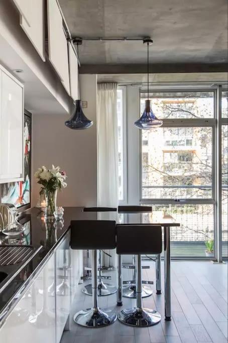 Canal-Side Apartment In Shoreditch London Ngoại thất bức ảnh