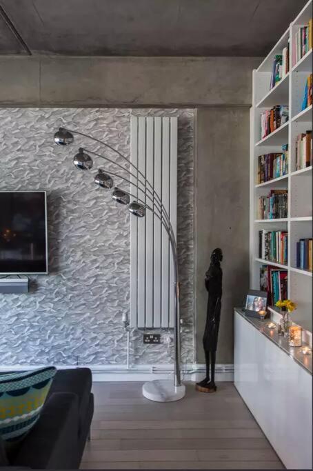 Canal-Side Apartment In Shoreditch London Ngoại thất bức ảnh